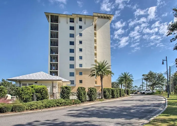 'the Beachcomber' Escape W/ Club Amenities! Holiday home Pensacola