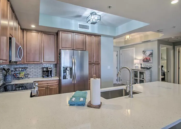 'the Beachcomber' Escape W/ Club Amenities! * Pensacola