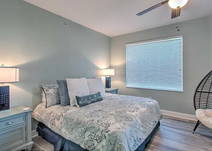 Holiday home 'the Beachcomber' Escape W/ Club Amenities! *