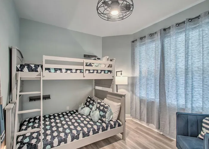 Holiday home 'the Beachcomber' Escape W/ Club Amenities! *