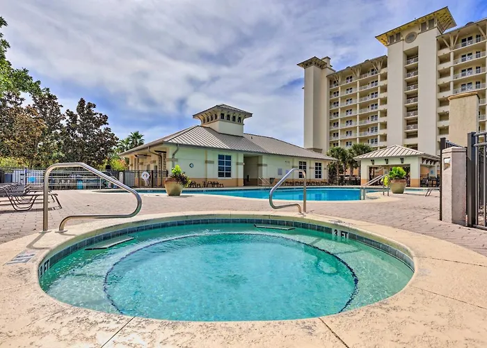 'the Beachcomber' Escape W/ Club Amenities! Pensacola