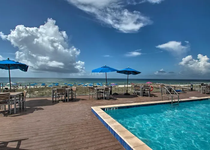 'the Beachcomber' Escape W/ Club Amenities! Holiday home