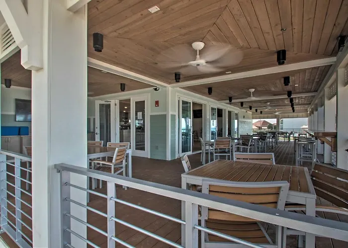 'the Beachcomber' Escape W/ Club Amenities! * Pensacola